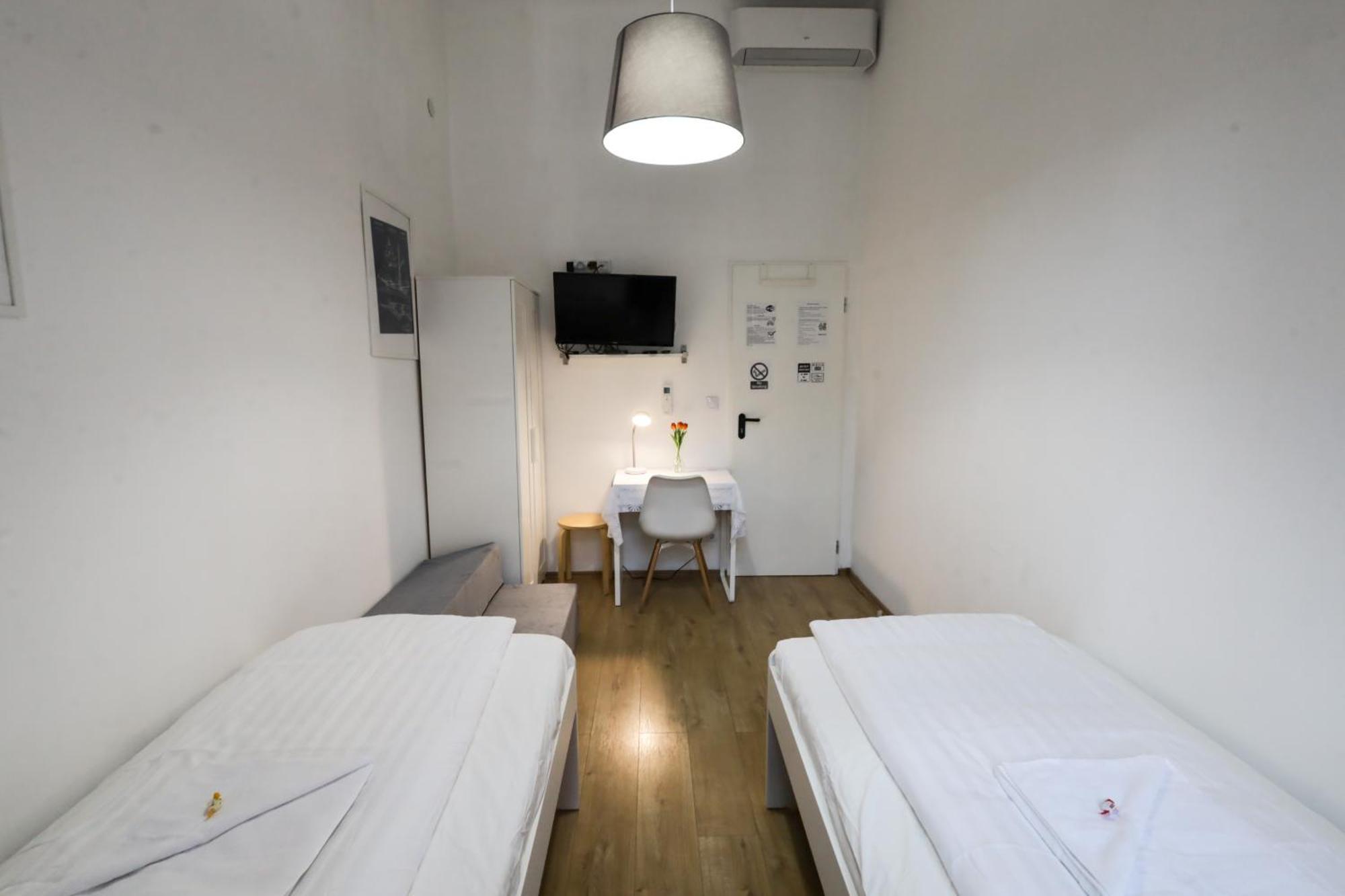 Pest-port 4 For 16 Person Apartment *