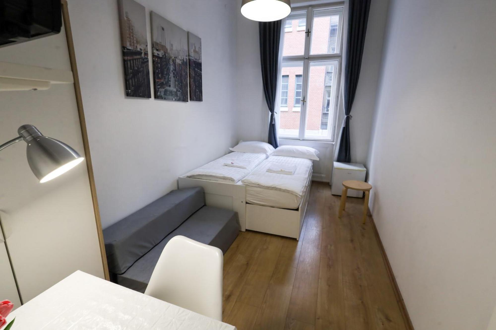 Pest-port 4 For 16 Person Apartment *
