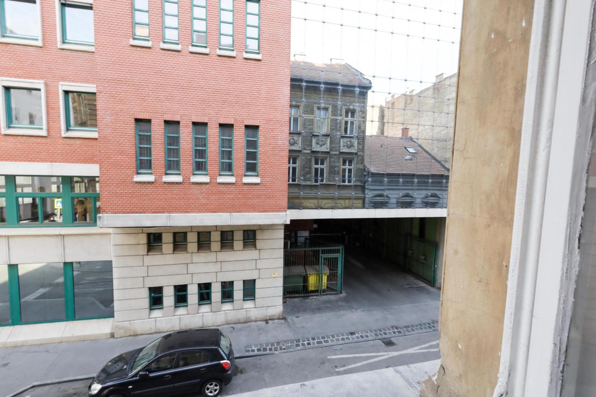 Pest-port 4 For 16 Person Apartment Budapest